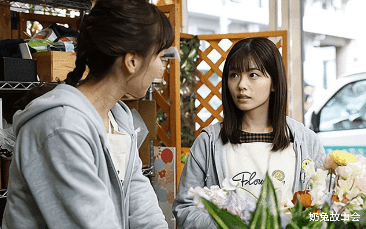 奶兔故事会|生了个赔钱货，还好意思吃饭，婆婆说完，被儿子怒怼：你才赔钱货