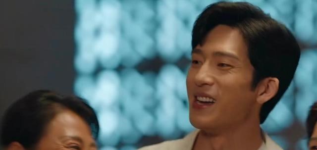 女心理师|女心理师：全员皆是“精神病”，只有他是正常人，自信善良又开朗