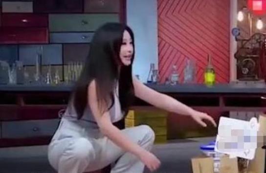 柳岩|柳岩年过40依旧单身，保持性感身材竟是这？网友：“谁敢追？”