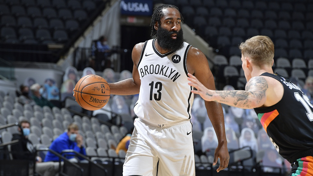 詹姆斯·哈登|?12球30+14+15！哈登三分殺死比賽，歐文拖后腿，馬刺又來極限操作！