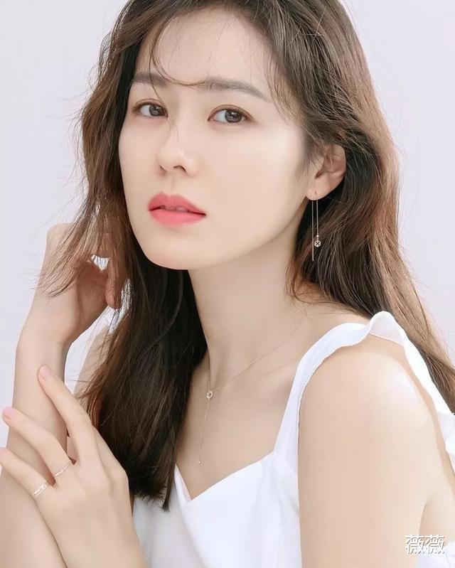 护肤品 精华液直接上脸擦?3种错误用法,难怪皮肤会变差,庆幸我早知道