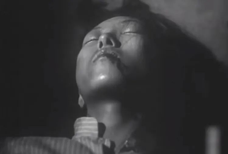 12岁女孩一天接客20次,下身烂到肠子都看见了:她们的故事,没人敢拍!