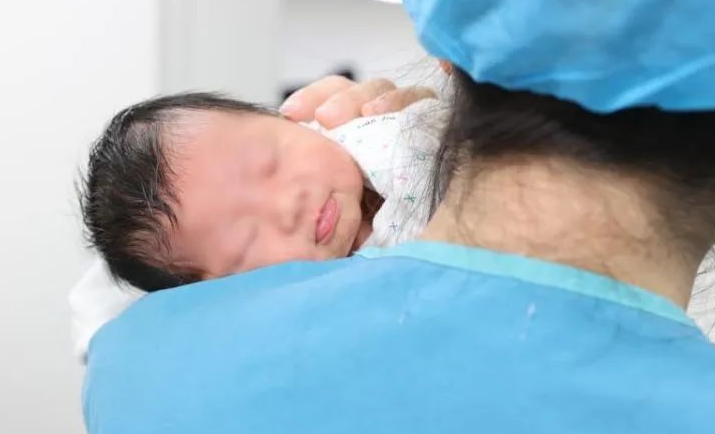 青岛城区事 最新消息!青岛弃婴生母找到了 非网传未婚少女