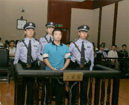 上海命案始末:28岁青年骑自行车遭盘查,心理失衡致6名警员死亡