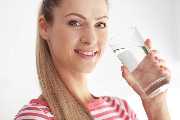 失眠|高血糖发生时，会有5表现，睡觉时留意到一个，赶紧监测血糖