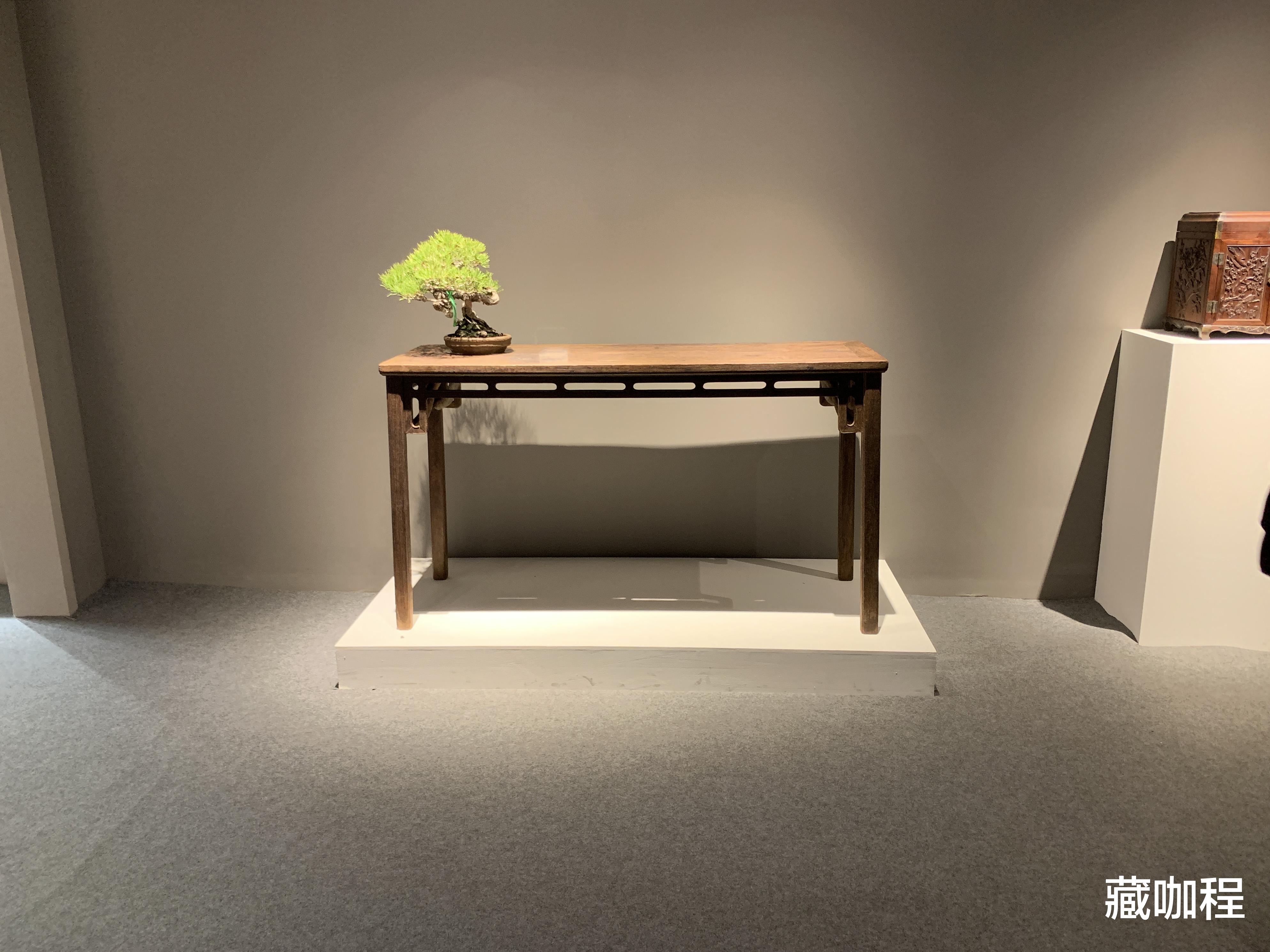 |攒牙板加霸王枨，清黄花梨条桌工不厌精