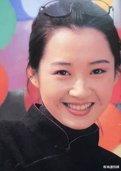 许晴|52岁许晴仍单身，被记者刁难问生理需求时，她7字回答堪称教科书