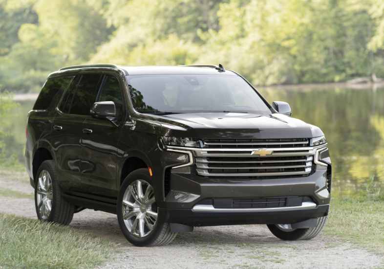 掌上社评 警匪片“御用座驾”,配6.2LV8大自吸,车长超5.3米,纯正硬汉味