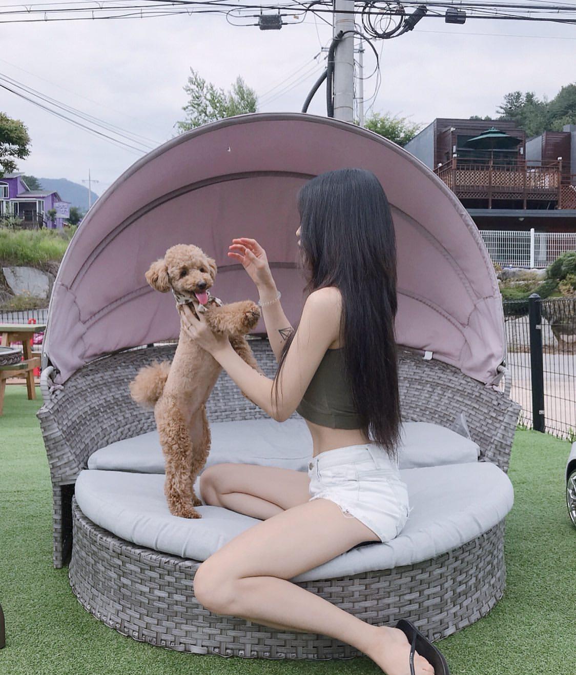 一个爱穿搭的小马甲|炎炎夏日少不了吊带背心的清凉，换些思路就能美到冒泡，超时髦