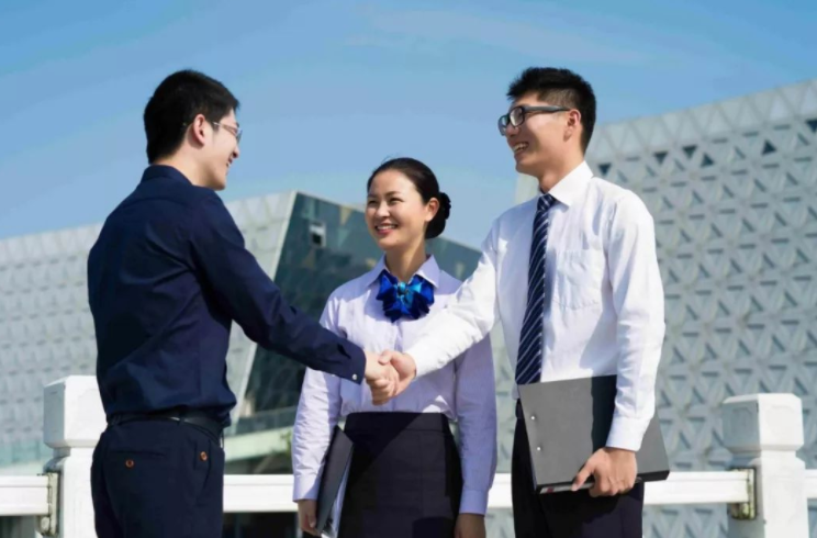 大学生|“铁饭碗”迎离职潮，半年内6万人辞职，年薪28万仍留不住人