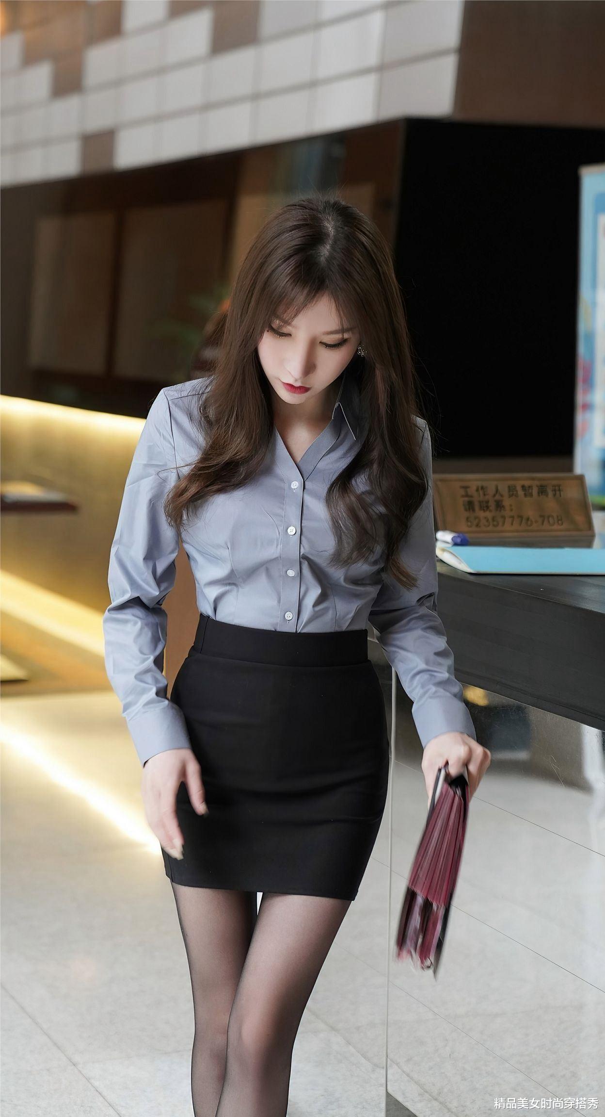 中超|简约而不简单的搭配其实是最时尚有型的穿搭，职场女性必备