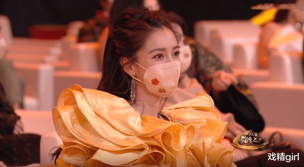 郭晶晶|黄晓明回头偷看baby，杨幂张小斐台下热聊，华晨宇邓紫棋领奖时互不理睬