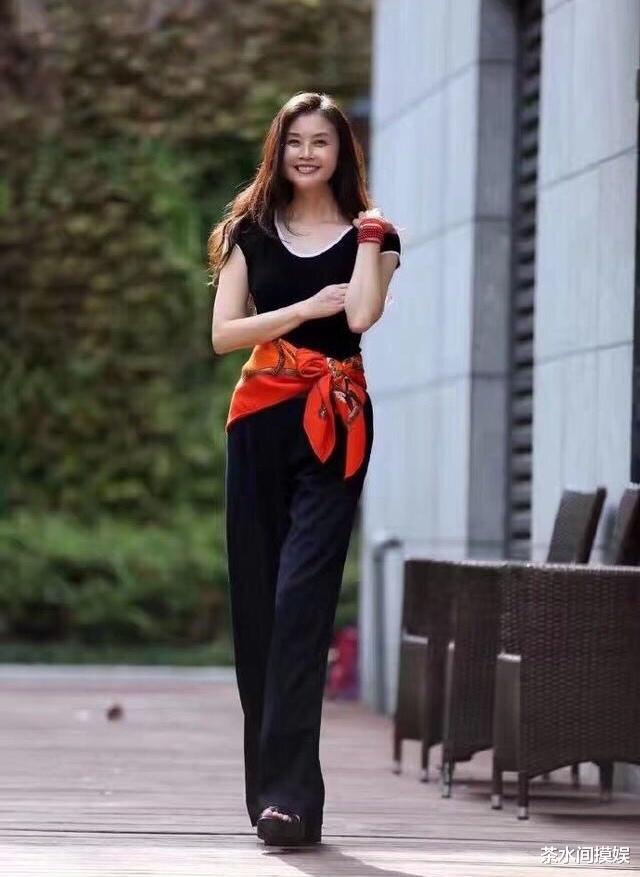 明星|母女似姐妹、63岁体重不过百，这些明星都有个比自己更美的妈？