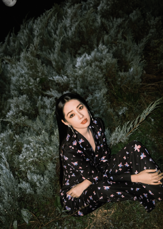 郭碧婷|向佐官宣郭碧婷怀二胎后,向太点赞生男宝,网友:豪门媳妇全靠物质鼓励?