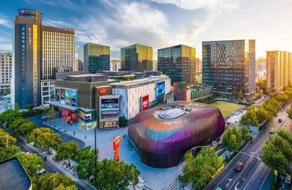 上海又诞生一“网红商场”,占据黄金地段,但设计风格却备受争议