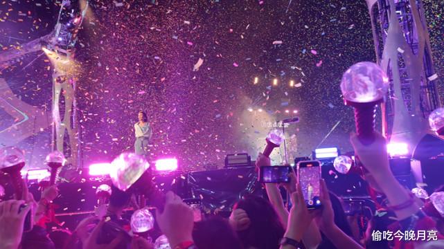 白敬亭|没有亲临华晨宇演唱会的现场，你根本不知道他为歌迷做了多少事