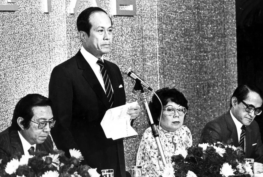 周凯旋|与李嘉诚秘密相恋28年，60岁身家过百亿，庄月明的离世是因为她？