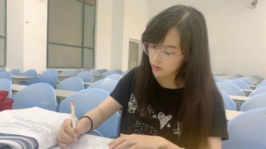 糯豆包妈妈|本科生“幸福感满满”的专业，公检法成众人期盼，但教师怎么了？