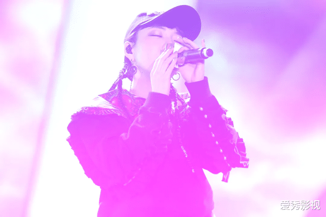 吴莫愁|曾被骂丑的她退圈3年，如今终于复出，网友：勇敢做自己就很美！