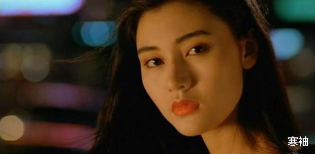 李嘉欣|李嘉欣穿比基尼与9岁儿子共浴，母爱是否应有度？