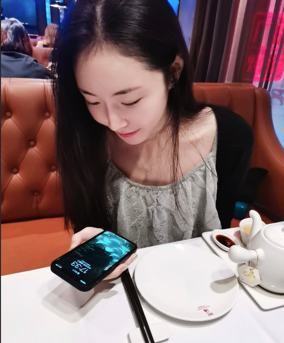 |好友曝陈露被带走调查？电话联系不上，闺蜜王萌发文讽刺