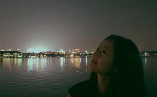 李庚希|“姜泥”李庚希：读美国高中却考不上国内大学，还因抽烟引发争议