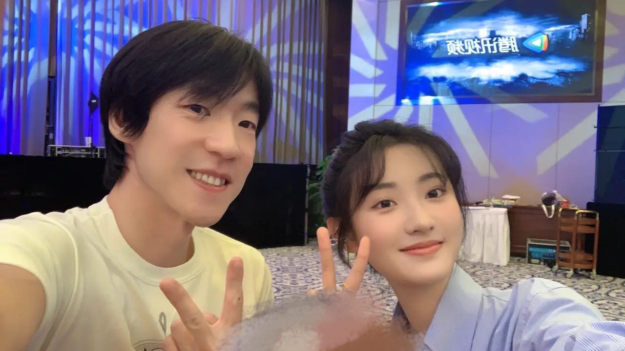 徐英子|《扫黑风暴》大量庆功宴照曝光，剧中CP再合体，孙兴徐英子好般配