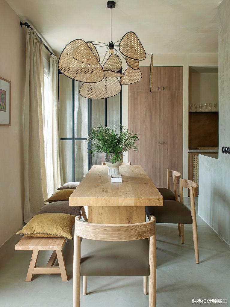 好久没看到这么温馨的111㎡三居室,满屋黄色墙面,散发出别样魅力