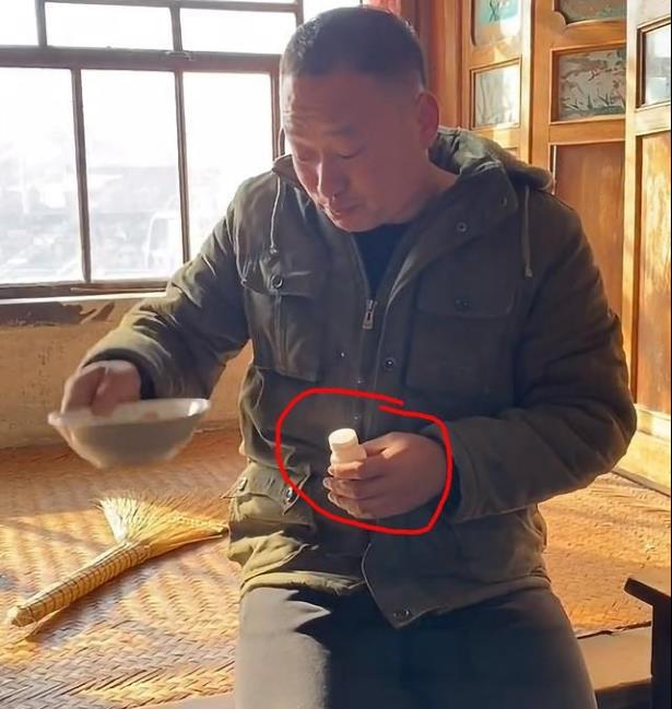 央视|张同学2个月走红，火得一塌糊涂，遭央视犀利点评！