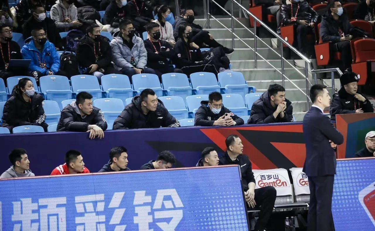 辽宁男篮|辽宁惨败夜杨鸣无需负责！莫兰德初检合格，鄢手骐一短板太致命