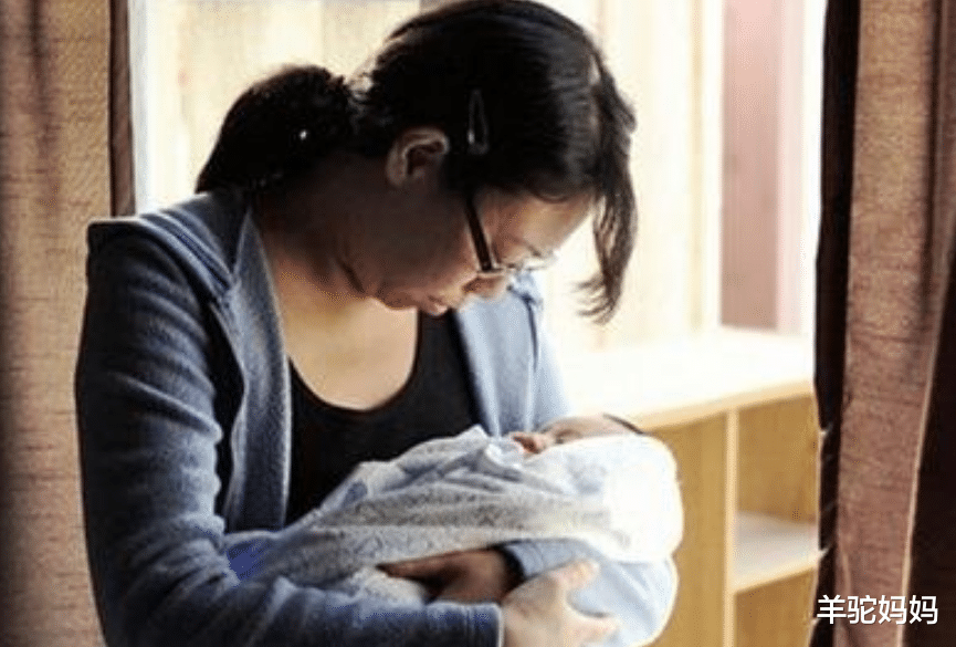 怀孕|同龄闺蜜，一个25岁生娃一个35岁生娃，10年后再见互相认不出