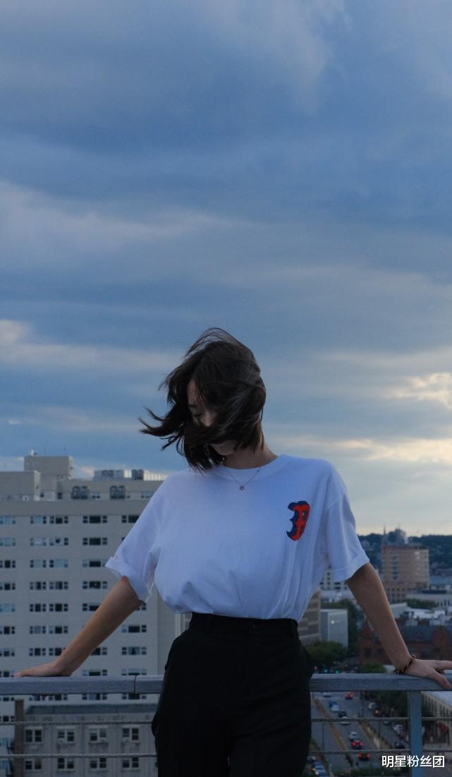 段奥娟|段奥娟开学晒照，照片瘦到脱相，中戏落榜现在要立学霸人设？