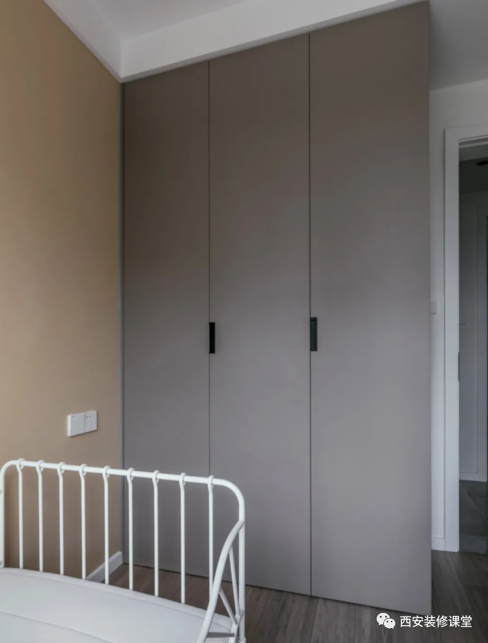 115㎡三室黑白灰，小改动成就衣帽间和干湿分离