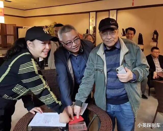 刘晓庆|刘晓庆回老家购买墓地，声势浩大阵仗强，家乡领导全程陪同！