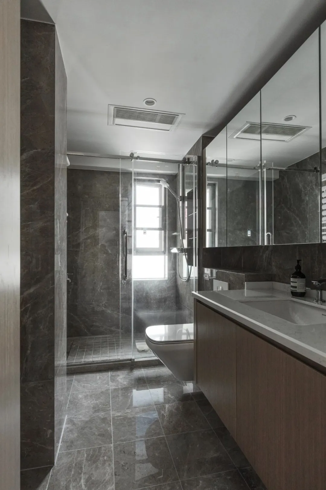 92㎡小三居老房装修改造，从客厅美到卧室！