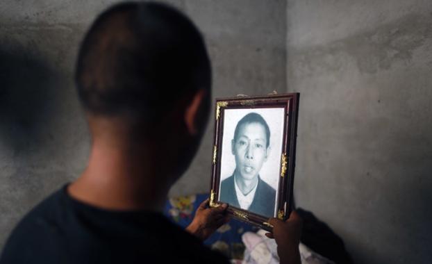 照见古今 7年前，小伙隐居深山寺庙，靠香火钱活着，最穷时一个月仅40元