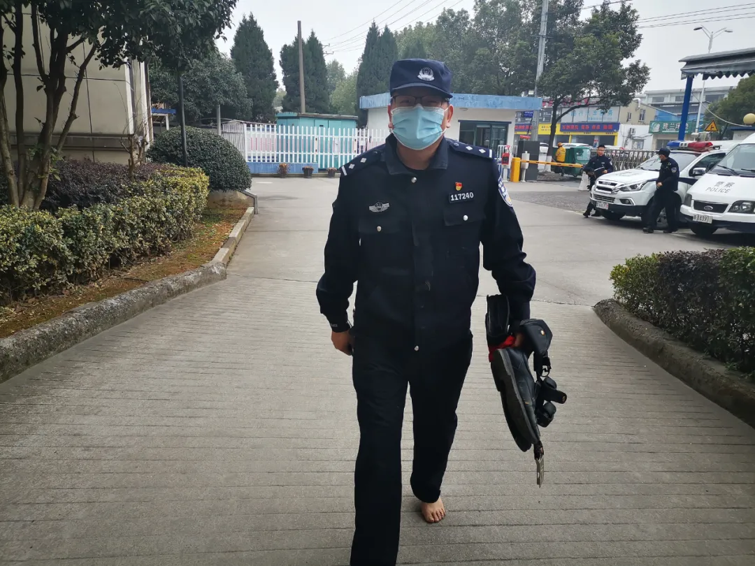 天天读报会 一年轻产妇跳河！两名男子一同跳进冰冷河里