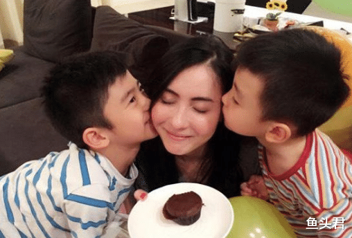 张柏芝|张柏芝晒大儿子近照：被误认为“新男友”，13岁便长成谢霆锋模样