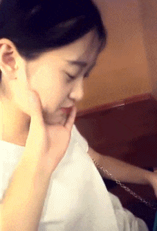 护肤品 “看了30年新闻联播,才知道主持人后面放那么多电视的原因!”