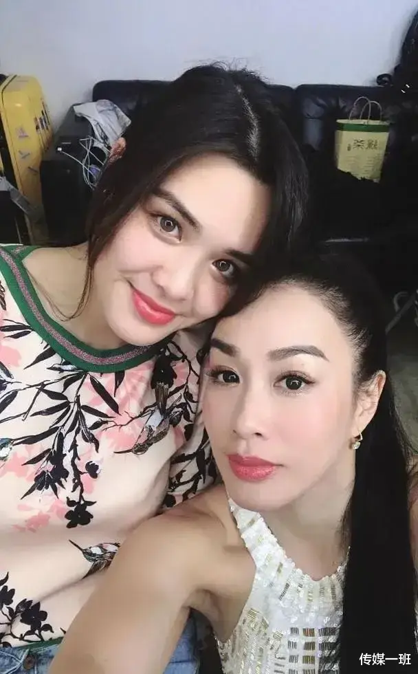 钟丽缇|胜过关枫馨的星二代，钟丽缇女儿选美夺亚军，网友：应该拿冠军的