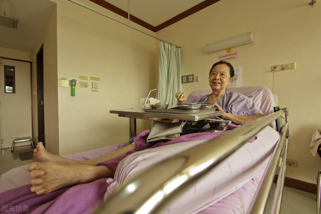 滑膜炎|骨科专家：一把香菜捣成糊，关节积液消失了，滑膜炎不再登门