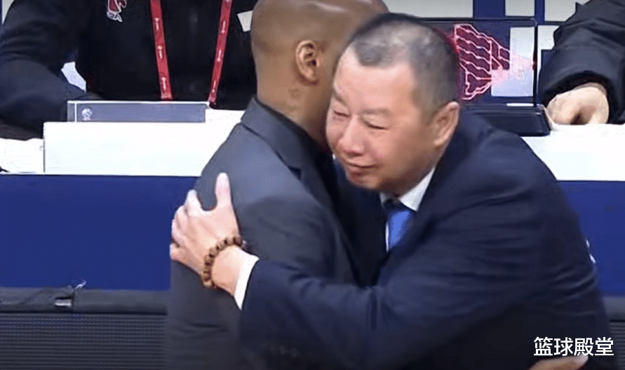 青島市|北控慘敗青島！吳慶龍+威爾斯抱老馬，肘子無奈，蘭茲轉頭離場