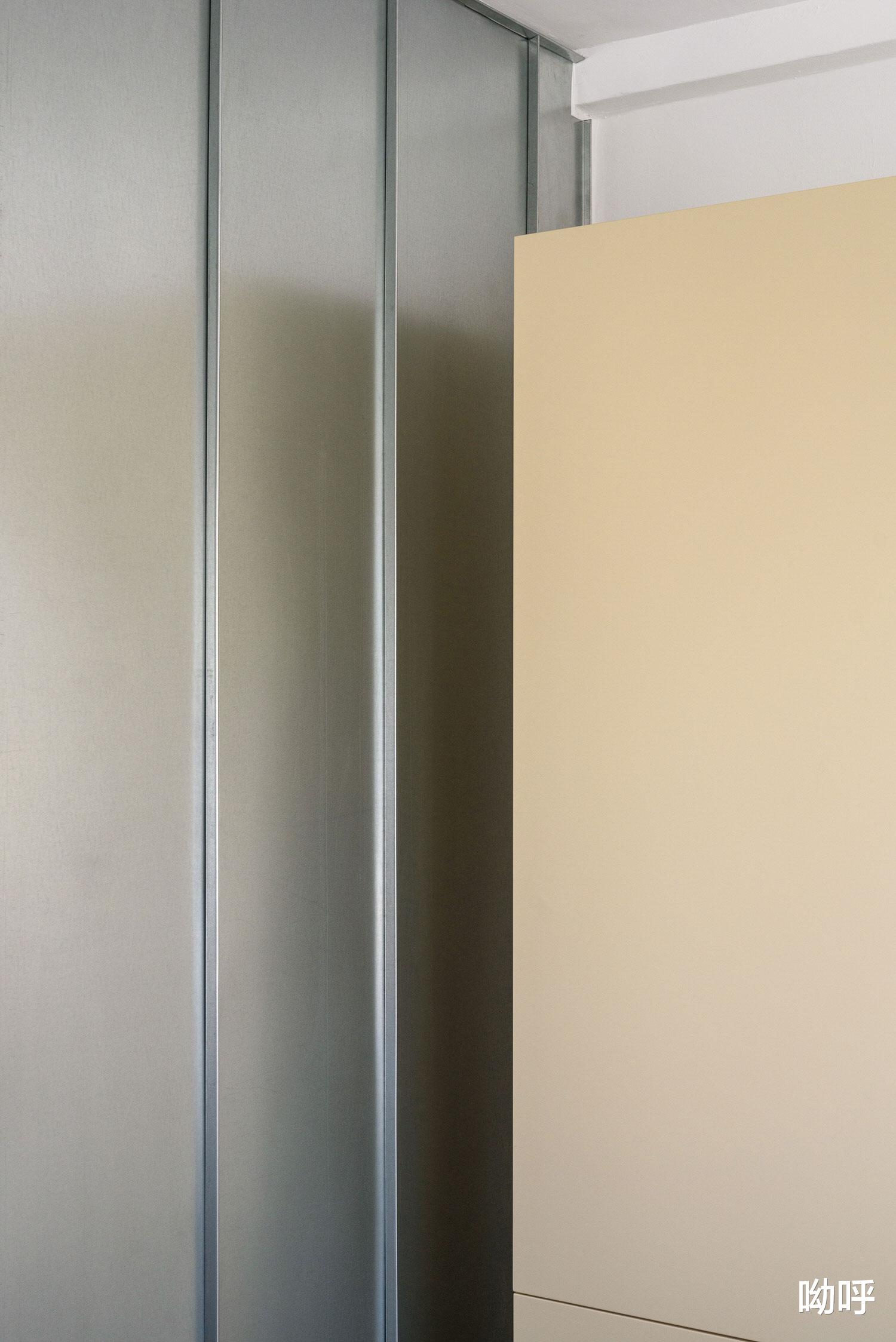 大胆的极简主义：Alan Prekop两室公寓