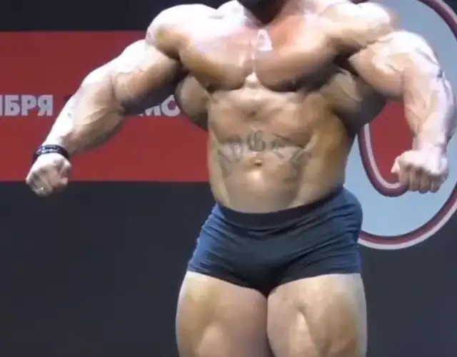 健身|肌肉小伙参加健美比赛遭热议，网友：太丑了，这肚子就离谱！