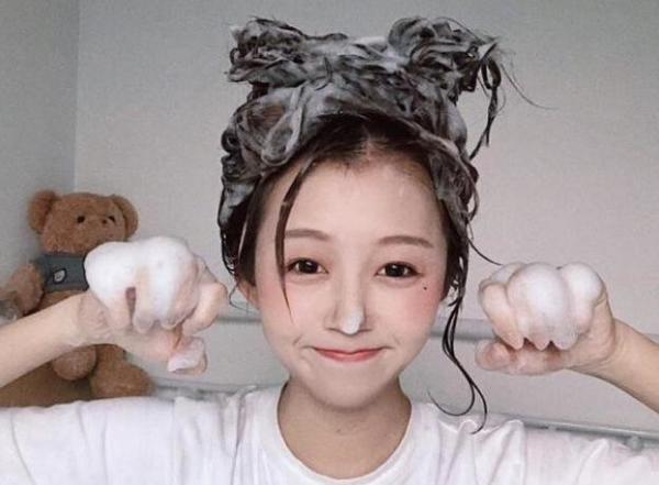发型 刚浸湿就涂洗发水？怪不得油头，还掉发严重，教你正确的洗头方法