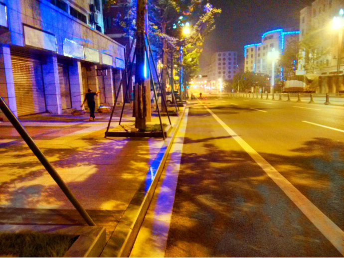 少明科学|来中国的俄罗斯人直言：中国不可怕，可怕的是他们国家凌晨的街道