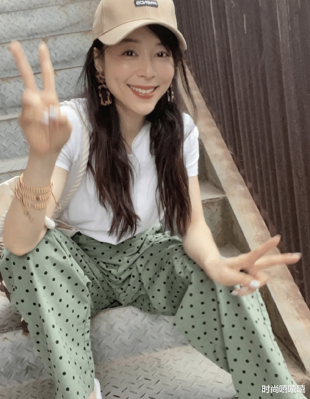 时尚嘻嘻嘻|张静初罕见晒私服自拍,都是休闲风清纯又减龄,夏天出游穿好舒适
