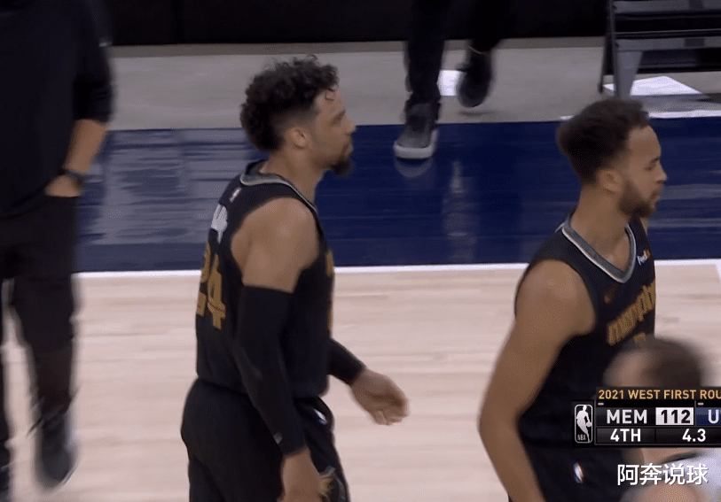 越野赛|36分钟怒砍31分！明明是个普通球员，却打成了超巨，灰熊捡了条大腿