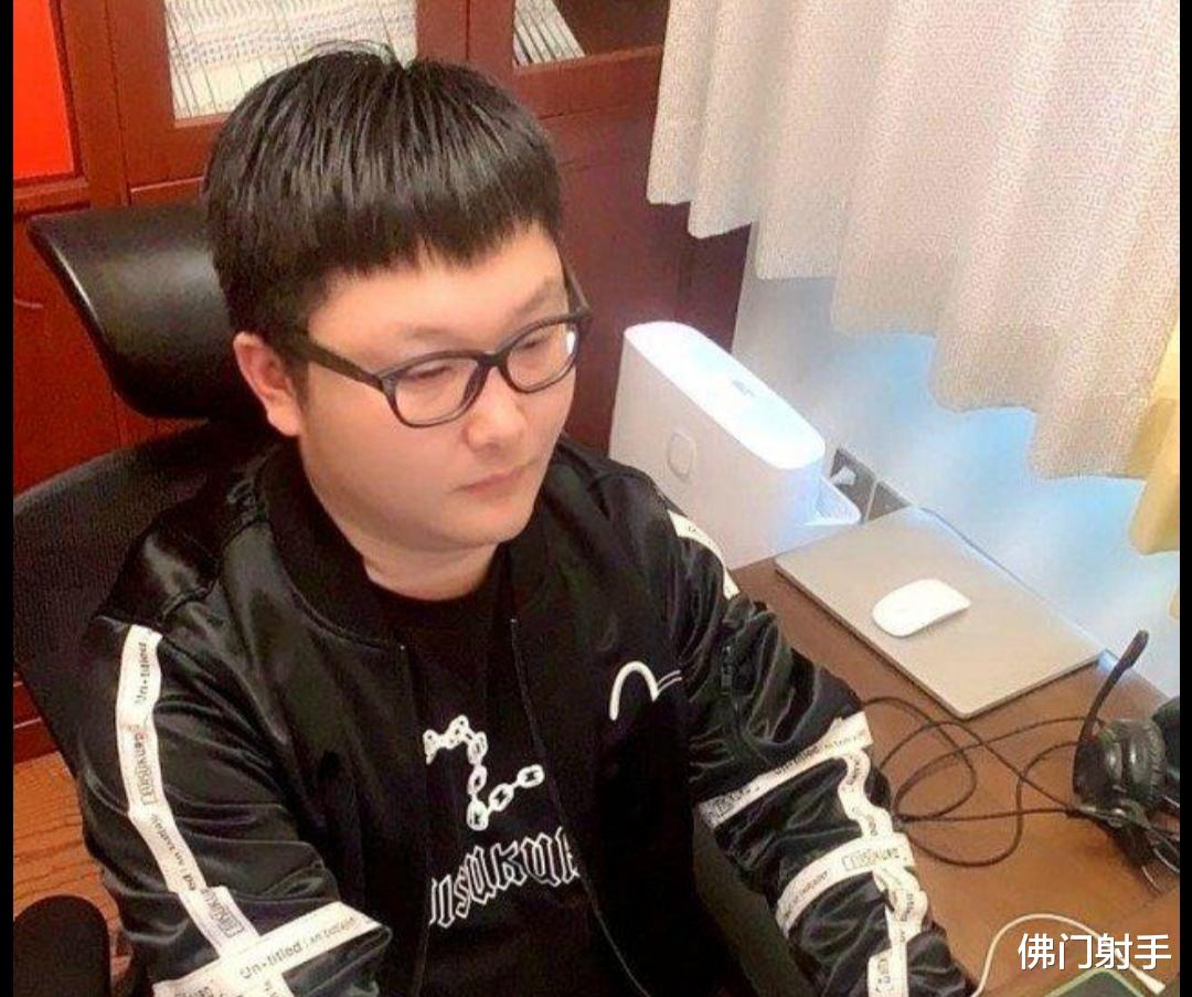 佛门射手 《从红月开始》成绩喜人,黑山老鬼转型成功,读者催更令人惊叹