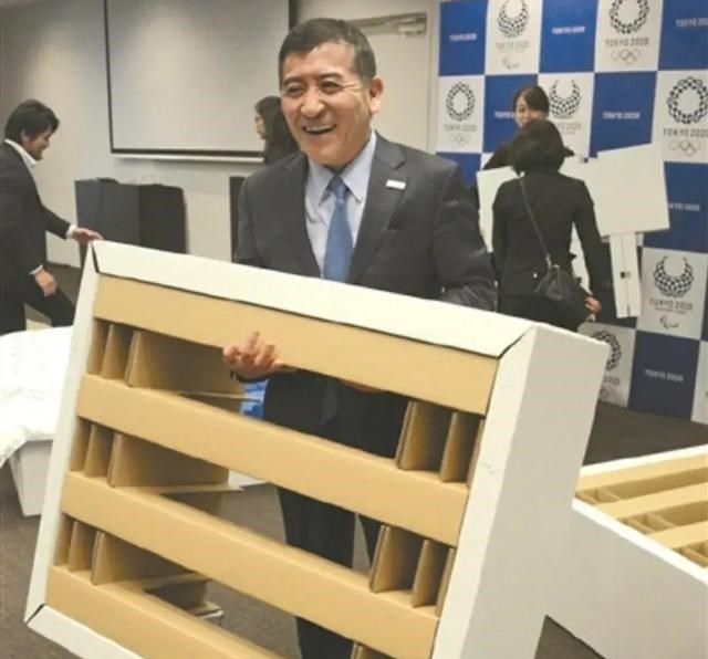 |日本奥运村床铺被曝全是硬纸板，连床头柜都是纸壳糊的